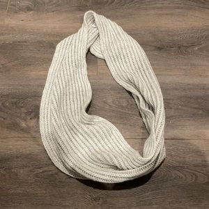 American Eagle knit scarf